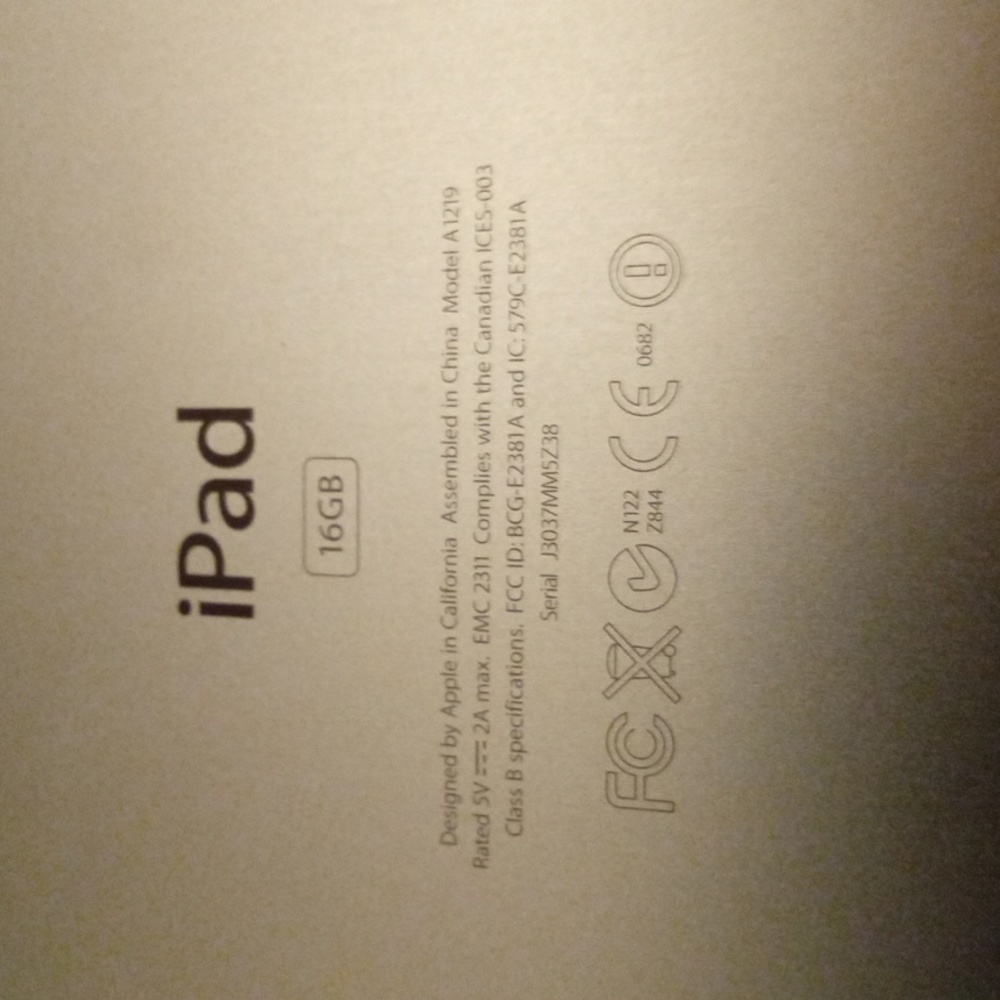 2 IPads - Picture 3 of 4